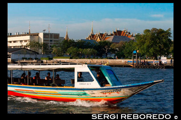 Chao Praya Express Boat Bangkok, Public boat, ferry. Bangkok. Asia.  The Chao Phraya river makes a great way to get around, since many of the major tourist sites are easily accessible from the river. Chao Praya River Express operates a regular boat service up and down the river. Sort of a bus on the water. Fares are extremely cheap - you can get just about anywhere for 11 Baht to 25 Baht (0.34 USD to 0.76 USD) depending on the distance and the type of boat. There are piers next to many of the riverside hotels. Even if you aren't staying on the river, if you are staying close to the elevated train system, you can catch a train to the Taksin Bridge station. A River Express pier is on the river right below the station, and there is generally someone on duty at the pier to sell you a ticket and help plan your trip. The boats can be dangerously crowded during peak traffic times, so avoid rush hours.. Chao Phraya Pier Guide. Bangkok Waterways. Interesting piers found along the 21km Chao Phraya River Express Boat route. Temples, a wet market or an unexpected enclave... if it's something worth seeing then it's here. Once you've decided which piers you want to visit, use the quick links below to familiarise yourself with the different ferry lines, namely their routes, schedules and fares. Then set off on your custom-made - and dirt cheap - adventure on the River of Kings. A quick tip: of the five lines that ply the water the Orange Flag is your best bet - it operates all day. After the morning rush-hour, boats come every 20 minutes until around 16:00 when other lines kick into action and boats appear more frequently. If completely confused by the melee, another more comfortable option is a 'Tourist Boat', though these only come every 30 minutes. Operating Hours: 06:00 - 19:30 Price: Typically between 10 to 15 baht, though long journeys at peak hours can reach 30 baht (fares paid onboard).