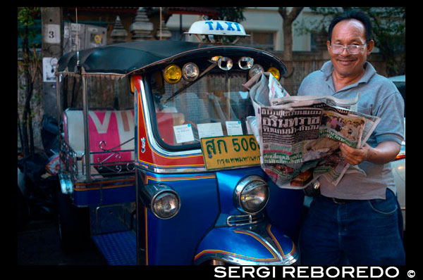 Tuk tuk driver reading the newpaper. Tuk-tuks or 'sam lor' (three-wheeled) used to be everyone's favourite way of getting around Bangkok before the BTS, MRT and colourful taxis took over. Originating from an old-fashioned rickshaw during the second World War, a tuk-tuk is essentially a rickshaw with a small engine fitted in. Tuk-tuks have become one of Bangkok's most recognisable transportation features, and are still popular among tourists and visitors. Riding a tuk-tuk is more of an experience rather than a practical way to get around. So, if it's your first time in The Big Mango, there's no harm in giving it a go.