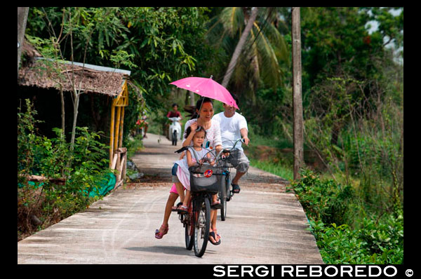 Asian tourists round the island by bicycle. Ko Kret (also Koh Kred) is an island in the Chao Phraya River, 20 km north of Bangkok, Thailand. The island dates only to 1722, when a canal was constructed as a shortcut to bypass a bend in the Om Kret branch of the Chao Phraya river. As the canal was widened several times, the section cut off eventually became a separate island. The island continues to serve as a refuge to the Mon tribes who dominated central Thailand between the 6th and 10th centuries and have retained a distinct identity in their version of Buddhism and, particularly at Ko. One way to reach Ko Kret is to take the once-weekly Chao Phraya Express, which leaves the Central Pier (BTS Saphan Taksin) every Sunday at 09:00 and visits a number of attractions before returning at 15:30. The cost of the cruise and guided tour is 300 baht (no lunch). Many other companies also offer similar tours, often just as a stop on a longer upriver trip to Ayutthaya. Independent travel to Ko Kret can be a little more challenging. The easiest option is to take public bus 166 from Victory Monument which travels all the way to the market in Pak Kret. From there, you have to walk about 500 metres (or take a moto/samlor) towards the river to the ferry pier, which is located behind Wat Sanam Neua. If you exit the bus before the U-Turn simply continue towards the river. On the left you will see the entrance to a fairly inconspicuous market. Enter this then follow the market as long as you can (i.e. stay with the shops). Eventually you will come out near to the Wat and the route will be very obvious.