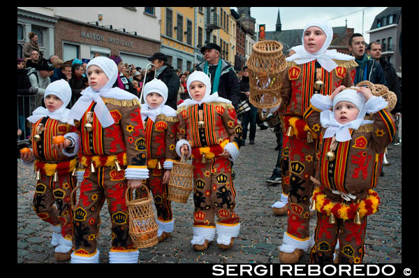 Belgium, carnaval of Binche. UNESCO World Heritage Parade Festival. Belgium, Walloon Municipality, province of Hainaut, village of Binche. The carnival of Binche is an event that takes place each year in the Belgian town of Binche during the Sunday, Monday, and Tuesday preceding Ash Wednesday. The carnival is the best known of several that take place in Belgium at the same time and has been proclaimed as a Masterpiece of the Oral and Intangible Heritage of Humanity listed by UNESCO. Its history dates back to approximately the 14th century. Events related to the carnival begin up to seven weeks prior to the primary celebrations. Street performances and public displays traditionally occur on the Sundays approaching Ash Wednesday, consisting of prescribed musical acts, dancing, and marching. Large numbers of Binche's inhabitants spend the Sunday directly prior to Ash Wednesday in costume. The centrepiece of the carnival's proceedings are clown-like performers known as Gilles. Appearing, for the most part, on Shrove Tuesday, the Gilles are characterised by their vibrant dress, wax masks and wooden footwear. They number up to 1,000 at any given time, range in age from 3 to 60 years old, and are customarily male. The honour of being a Gille at the carnival is something that is aspired to by local men