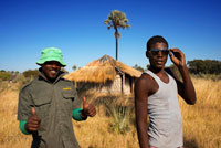 In the tribe altea Batawana is possible to observe how they got the first effects of globalization, as shown in sunglasses and clothing of these two local people. In the vicinity of Camp Eagle Island Camp by Orient Express, outside the Moremi Game Reserve in Botswana there is a camp where they live a hundred Batawana Indian tribe. You can canoe trips to visit their village. The Okavango Delta is the largest inland delta in the world, a labyrinth of lagoons, lakes and hidden channels covering an area of ??17 000 square km. Born in Angola - numerous tributaries join to form the Cubango River, flows through Namibia, becoming the Kavango River and finally enters Botswana, where it becomes the Okavango. Millions of years ago the Okavango River flowed into a large inland lake called Makgadikgadi (now known as the Makgadikgadi salt flats - Makgadikgadi Pans). Tectonic activity and associated faults disrupted the flow of the river causing a sack that has resulted in the Okavango Delta. This has created a unique system of waterways that supports a wide variety of animal and plant life that would have otherwise been a dry Kalahari savanna like. It estimated about 200,000 large mammals in the Okavango Delta and its surroundings. On the mainland and among the islands that form the delta, live lions, elephants, hyenas, wild dogs, buffalo, hippos and crocodiles along with a huge variety of antelope and other small animals - warthogs, mongoose, spotted genets, monkeys, bush babies and squirrels.