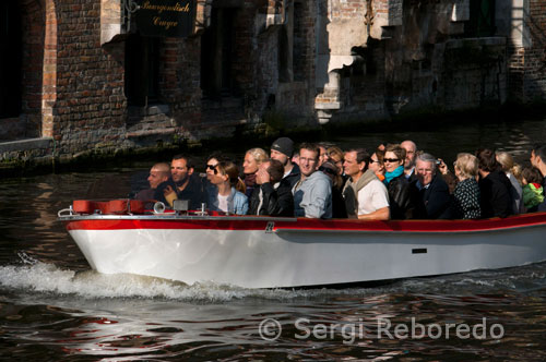 Bruges by boat. One of the best ways to see Bruges is by boat. The half-hour boat trips (with English commentary) mainly operate on the canals in the centre of the city and are extremely popular in the summer (so expect long queues). There are boats leaving every few minutes (daily between March and November) from a number of jetties to the south of the Burg mainly close to Blinde Ezelstraat and the Vismarkt. During the winter there is a less frequent service at weekends, and public holidays only. Expect to pay approx. € 5.20 for adults and € 2.60 for children aged 4-11. If you want a boat trip out of town, go to the Noorweegse Kaai at Dampoort which is 2 km north of the city on the number 4 bus route from the Markt, climb aboard the Lamme Goedzaak river barge and glide down the canal to Damme. Damme is only 7 km north of Bruges and was once the city's main port but is now a pretty, quiet village surrounded by fields of cows and horses. The 40-minute boat excursions to Damme run daily from Easter to the beginning of September and costs approximately € 5 one way/ € 6.50 return for adults and € 3.40 one way/ € 4.50 return for children. 
