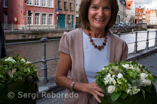 People in Bruges loves the flowers. In the picture, a florist show a nice bouquet.
