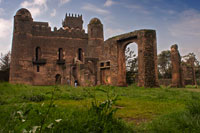Gondar. Castle of the Fasilidas. Most know little Spanish in Ethiopia. In the center of Gondar is the Royal Enclosure or Fasil Ghebbi, declared a World Heritage Site in 1979. The walled area has six stone castles, Portuguese style inspired Axum or Indian influences. Some are great, others more modest, there are more and less luxurious, worst and best preserved. The castle is the largest Fasilidas, the founding emperor of Gondar. 