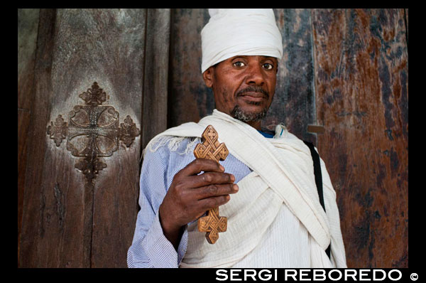 A priest sits majestically with his cross in front of the Monastery of Birgida Maryam on one of the islands of Lake Tana. Lake Tana, the largest lake in Ethiopia is the source of the Blue Nile which begins its long journey to Khartoum and on to the Mediterranean. The 37 islands that are scattered over the surface of the churches and monastries wrap fascinating lake, some of which have histories dating back to the thirteenth century. However, it should be noted that most of the religious houses are not open to women. The most interesting islands are: Birgida Mariam, Dega Estefanous, DEK, Narga, Tana Cherkos, Mitsele Fasiledes, Kebran and Debre Maryam. Kebran Gabriel is the principal monastery can be visited by male tourists from Bahar Dar with its impressive Cathedral-like building first built at the end of the 17th century. Estephanos Dega, which is also closed to women, is on an island in the lake, and is reached by a very steep and winding path. Although the church is relatively new (only hundred years), contains a Madonna painted in the fifteenth century. However, the Treasury of the monastery is a prime attraction with the remains of several emperors, their costumes and jewelry.