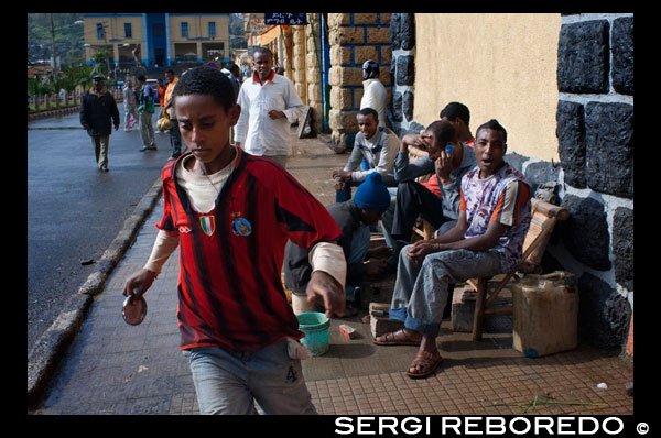 The selection of Ethiopia reemerged after dictatorships , corruption and famine that prevented the development of the country and the sport after 31 years back to the African Cup of Nations and be two parties qualified for his first World Cup. To do this you must beat Nigeria, area champion and rival in the playoffs that will determine one of five tickets to the championship in South America next year.
