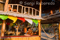 In the northwest of the island is Café Diana, the best place to see the magnificent sunsets while sipping a cocktail or a tasty coconut pancake. Gili Meno.