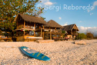 In the northwest of the island is Café Diana, the best place to see the magnificent sunsets while sipping a cocktail or a tasty coconut pancake. Gili Meno.