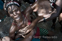 Family and friends try to make this woman who has entered into a trance and is possessed by a Iwa back to reality. Africa holds the supreme place in Haitian voodoo, it is said that the African country in which most influenced Haitian voodoo was the Guinea and highlights elements of voodoo are, poten, Sevier poten, poten Pitita.