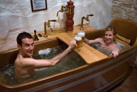 Skinny dipping in beer. Immerse yourself in a true spa naked beer. Bernard Beer Spa. Prague. One of the most representative aspects of the Czech Republic is the beer - something that has a high regard for its inhabitants. The Czechs not only drink their beer, but have also started using beer baths, ie means that beer can be enjoyed on the palate and revitalize the entire body at the same time! The cultivation of hops was made in the Czech Republic for many centuries and the Czechs firmly believe their beer is without doubt the best in the world - what could be a reason why they have the highest beer consumption in the world. Of course, this statistic tourists contribute greatly. Now tourists and Czechs alike enjoy the beer used in the spa, and thanks to the wonders of modern science determines what beer can increase endurance, help the vascular system, relax muscles and help every part of body work in harmony with all others. And aside will see if it works. Javier Castro and Nerea Ruano.