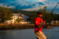 A fisherman in the port of Saint Leu. La Réunion left the Indian ocean bottom. The first foundations of the island was formed about 67 million years ago during the last activity of the ridge of the Mascarene Basin. While entering a hotspot activity and gives rise to an enormous basaltic socket forming the current Deccan India. Much later, due to the slow drift of tectonic plates, this hot spot is going to drill the ocean floor east of Madagascar to form, first, the island of Mauritius and after the Meeting. The Meeting emerges from the waters made ??between two million and a half and three million years. The primitive volcano peak of the island, Piton des Neiges, ceased trading about 12,000 years ago. The fact you have emptied your deposit magmatic followed the collapse of the roof and the birth of the calderas or depressions surrounding: Salazie, Cilaos and Mafate, limited by impressive cliffs. However, before finishing his activity had already occurred today the first eruptions of Piton de la Fournaise (Peak of the Furnace) southeast. Both the "Piton des Neiges" as the "Piton de la Fournaise" are Hawaiian-type volcanoes, producing less violent lava fountains.