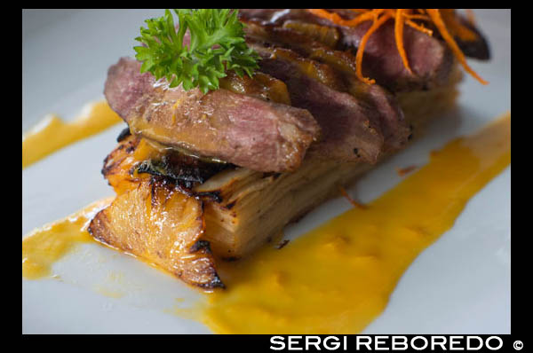 One of the popular dishes of the restaurant Villa Angelique: Magret de canard et son gratin de patate douce et sa sauce "worth casting". 16 euros. Prepared by Chef Yves Atelin. Ingredients: (for 2 people). Duck with sweet potato and pineapple. 1 duck 1 ginger root 4 c soy sauce 2 c s s honey salt and pepper Preparation: Trim the fat side of the breast to form diamonds (can cook faster) Salt and pepper to duck pulpit. Mix the honey and soy sauce and marinate the duck for 2 hours after these two hours, peel and grate the ginger root, then add to the marinade (impregnation and chest). Allow at least 30 minutes in the refrigerator. Bake for about 7 minutes position grill fat side and side chair 5min. Cut the duck and pour the hot marinade. Recipe Sweet Potato Gratin Ingredients: (for 2 people) 300g sweet potato 1 egg 50 ml cream 150ml milk 1 c c nutmeg 1 onion, chopped 1 clove garlic Preparation: Saute onion in a skillet 3 min. Mix the cream, milk, egg, cooked onion, a clove of minced garlic, nutmeg, salt and pepper. Add the grated sweet potatoes Place the mixture in a buttered baking dish and bake 30 minutes at 160 °