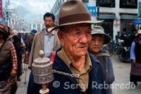 Pilgrims around the Jokhang Temple. Lhasa. Every day thousands of Tibetans make the kora in Jokhabg temple. For Tibetans, to walk the kora is turning in the direction of clockwise sacred places or buildings by either a monastery or a lake or a mountain.