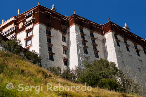 Palacio del Potala. Lhasa. En 1961, el Palacio Potala se incluyó entre las reliquias bajo protección estatal prioritaria. El palacio fue restaurado en 1989 con fondos asignados por el Gobierno Central. Fue declarado Patrimonio de la Humanidad por la UNESCO en 1994. 