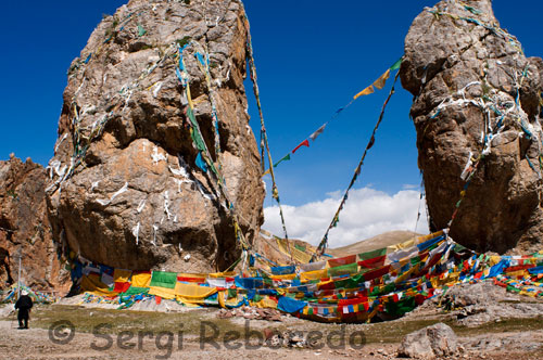The twin stones Nam-tso Lake, with hundreds of prayer flags. Nam-tso Lake to 4718 m, is another holy lakes in Tibet, and the lake in the world's highest. In this picture it is raining and not appreciated its spectacular beauty.