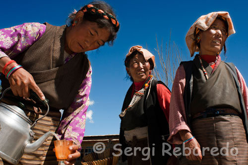 A family celebrates the graduation of a family of naturally fermented beer in the village of Bainans, located next to the road from Shigatse to Gyantse.