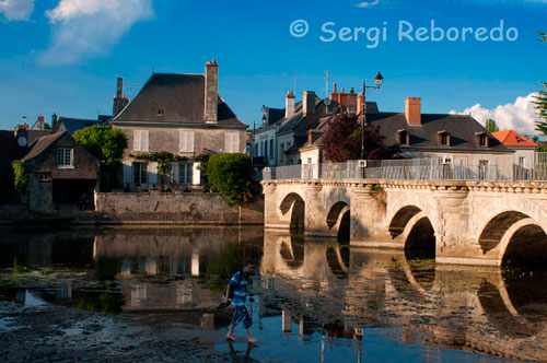A nice bridge on the road a lot particularly in Azay le Rideau