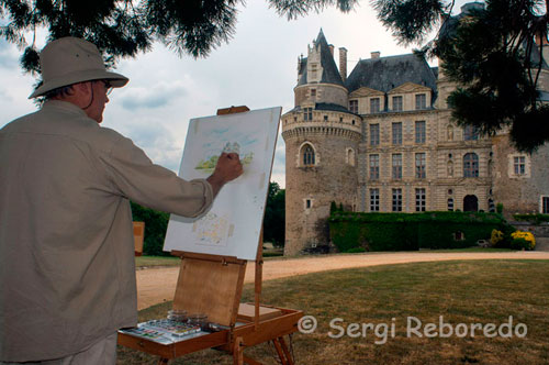 Painting paint the castle made into wine. Brissac Castle is the highest in France. Located strategically on the banks of the Maine and Loire short distance from hosting large numbers of religious orders who are missionaries all over the world.