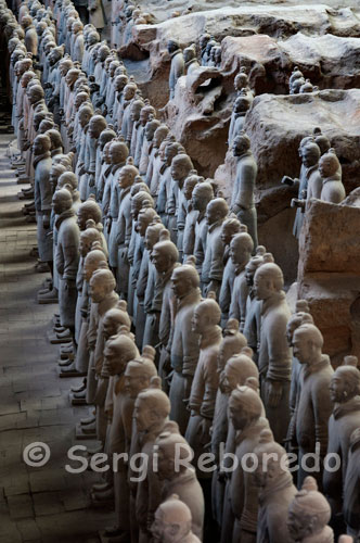 The Army of Terracotta Warriors. Under a few cubic meters of red sand, they found 7000 terracotta warriors standing guard next to the mausoleum of Emperor Qin Shi Huang. The First Emperor made history with the achievement of having unified China. He began to reign at the age of 13 years and their mandate did not go unnoticed. Some of his feats were winning six major kingdoms, unifying measures, the currency and writing, building many roads and canals, and create a centralized and efficient government that served as a model for the rest of dynasties that preceded it.