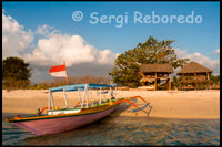 Gili Meno. A paradise in Indonesia.  If there is something different about the island of Gili Meno the rest of Asia is peace and tranquility that still surrounds it. Here there are no motor vehicles, no noise, no crowds, just amazing beaches with palm trees, charming hotels and some diving, which is a lot more than what you can dream.