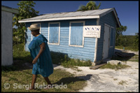 Shop craft Iva Thompson - New Bight - Cat Island. Bahamas