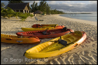 Kayaks and canoes - Hotel Fernandez Bay Village - Cat Island. Bahamas