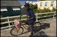 Bicycles and golf cars to replace cars in Hope Town. Local cycling and fund houses loyalist - Hope Town - Elbow Cay - Abacos.