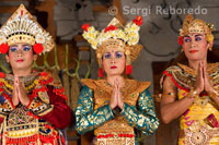 Dance called Legong Dance at Ubud Palace. Several young people on stage dressed in magnificent robes of gold brocade and synchronize their movements slow and strenuous. Ubud, Bali. Balinese women.