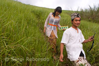 A couple next to rice paddies that accompany the walk around the crest of Campuan. Ubud. Bali.