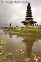 Pura Ulan Danu Temple at Bedugul Brat. Built in 1633 by the king of Mengwi in honor of the deity of the lake Brat. Central mountains of Bali. Indonesia.