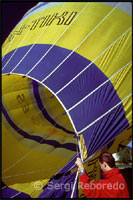 CADI BALLOON: Meteorology: it is an activity that depends directly on the time. This type of flight requires specific weather conditions to fly to great heights with procedientes North winds. So, you can only fly on specific days. In case of cancellation by unfavorable weather conditions, would build another flight date. Clothing: this flight is performed at high altitude which means low temperatures. You need to be kept warm, wear gloves and goggles and how sunscreen. Health information is essential to be in good health on the day of the flight and refrain from drinking alcohol from the day before. During the flight, you should hydrate the body by drinking fruit juices and water. Team and safety: our drivers are professionals, trained to manage a ballooning long-term and large heights. Always will carry a first aid kit, protective blankets and all necessary equipment for air navigation. Limitations: The balloon ride is very safe, but in order not to take any risks to our passengers desconsejamos activity for pregnant women, children under 6 and people with respiratory problems.