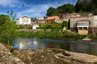 Houses on the River as it passes through Tambre Ponte Maceira.