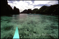 A nevegador for Small Boat Lagoon - Miniloc Island. Bacchus Archipelago. Palawan. 