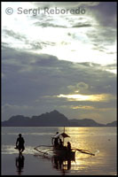 Fishermen on Corongiu Coronn-Bay. Bacchus Archipelago. Palawan.