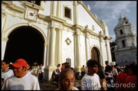 Congregation at the start of mass. Cathedral of Saint Paul. Vigan. Ilocos.