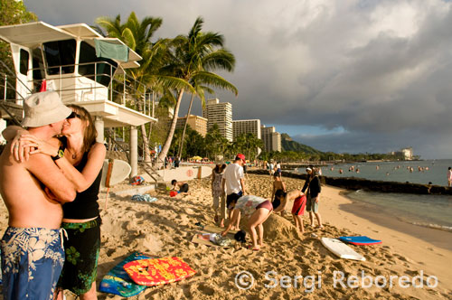 PHOTOGRAPHS OF HAWAII Lovers at the beach in Waikiki Beach. O'ahu.