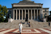 Columbia University. 2960 Broadway corner of 116th Street, (visitor center: 213, Low Memorial Library Mon-Fri 9am-5pm). Tel 212-854-1754. This private university, one of the oldest in the city, is among the best in the world, especially in the field of medical and scientific research. The campus was built in 1897, and today thousands of students annually passing through their classrooms. From here have come 49 Nobel laureates, a figure which not all universities can claim. The esplanade of the campus is a quiet place where students roam and which highlights the ancient LIBRARY Low Library, which is accessed via a wide staircase which lies the statue of Alma Mater.