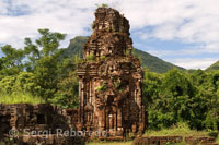 Ruinas de My Son; el centro más importante del antiguo reino Champa declarado Patrimonio Mundial por la Unesco.